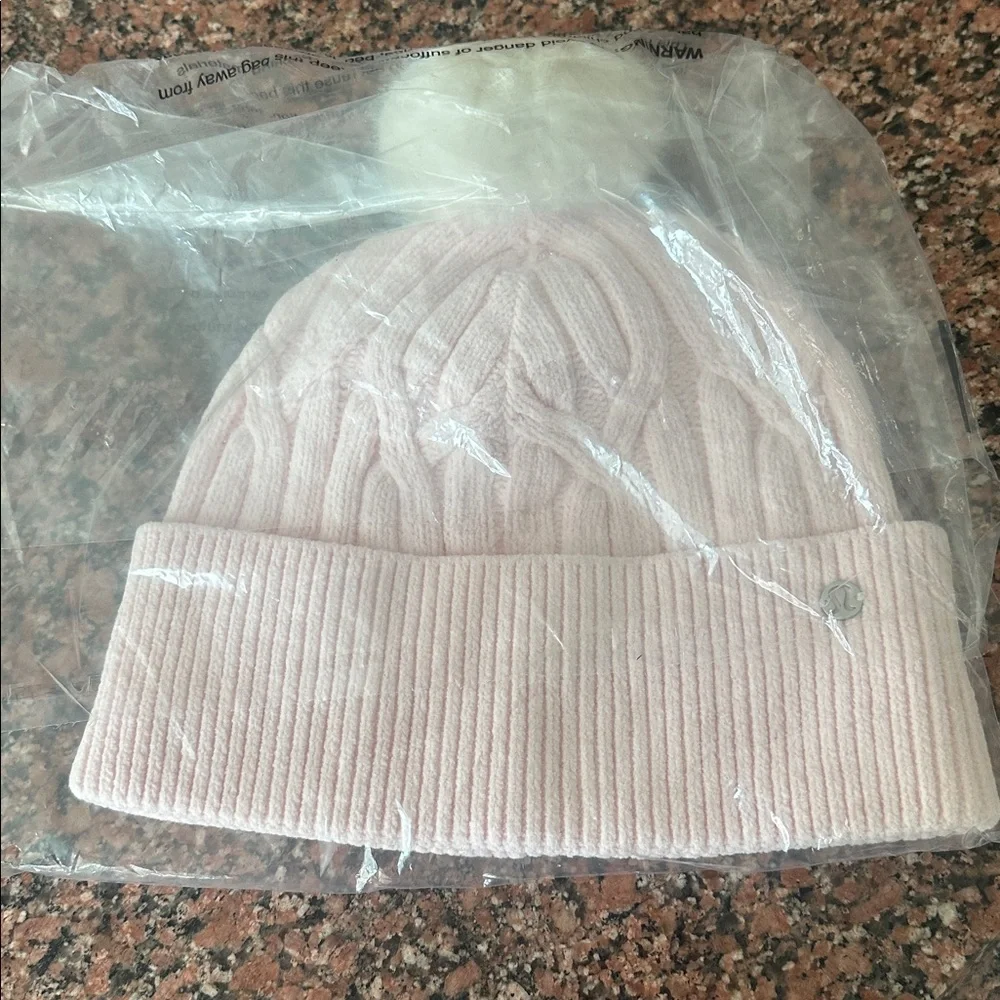 NWT Lululemon Cable-Knit Pom-Pom Beanie